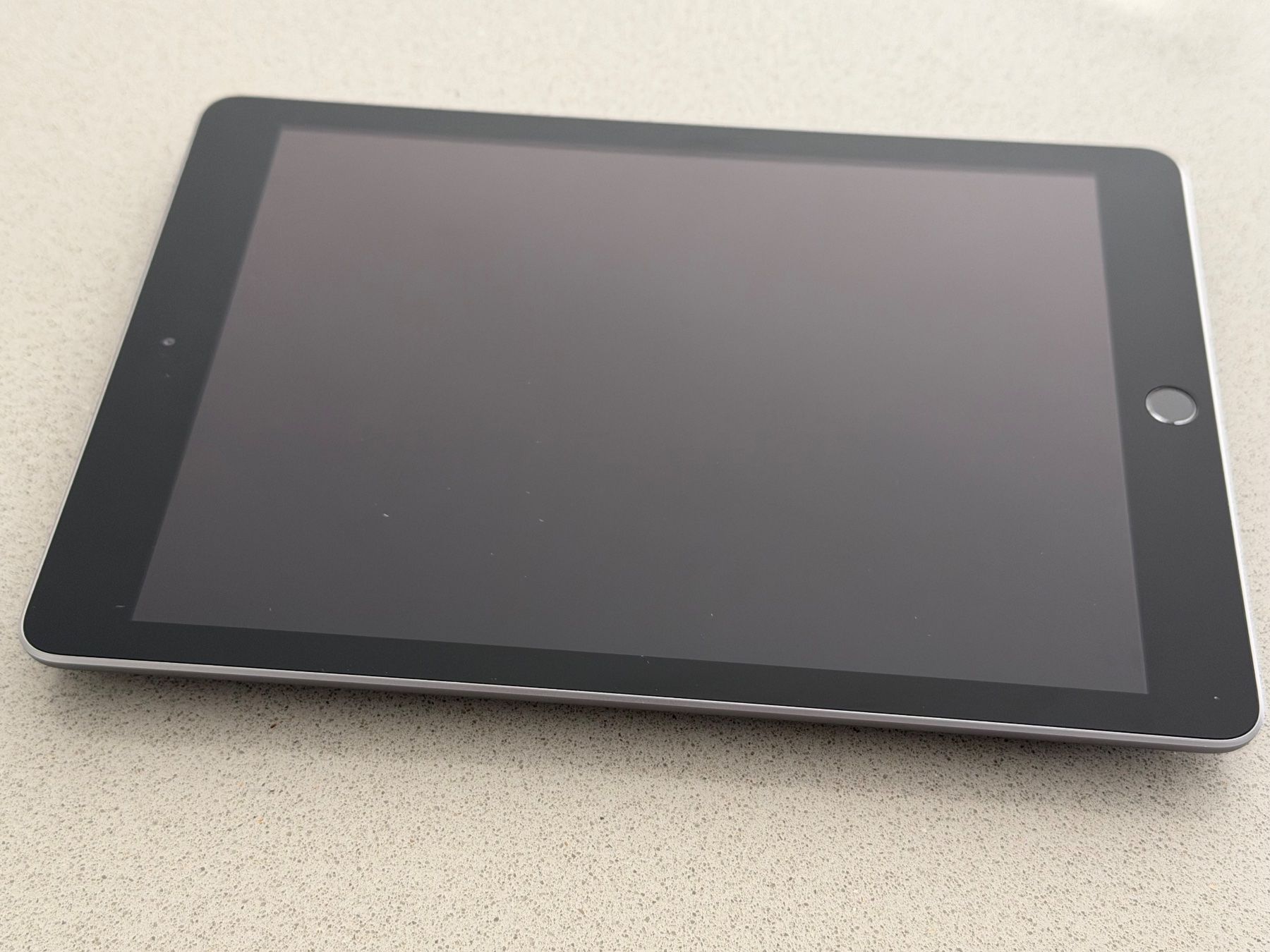 Apple Tablettes PC: Apple iPad Tablet grau gebraucht mit Ladekabel – D'occasion à Winkel par mic_8kbz 2