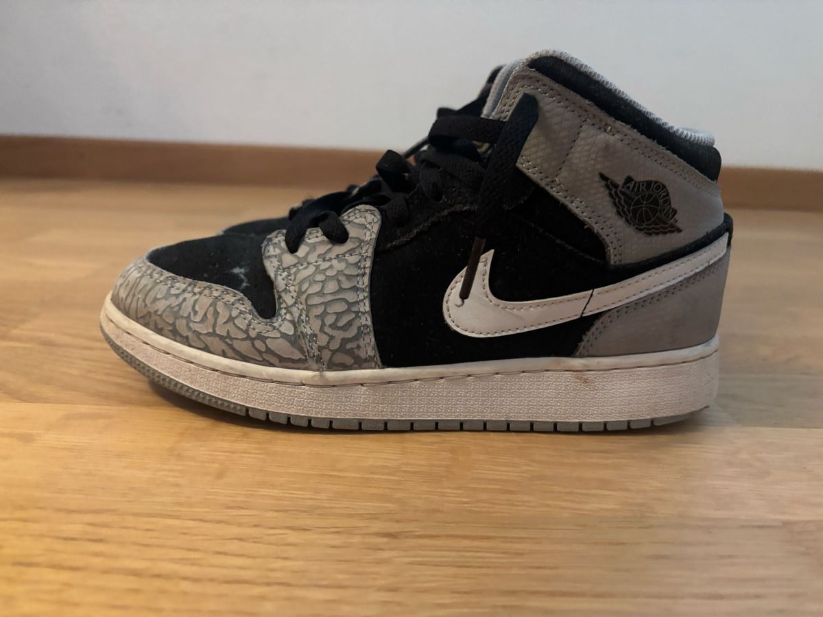 Jordan Schuhe für Jungen: Jordan 1 Mid Sneakers Grösse 37.5 gebraucht – Gebraucht aus Jona von rhy_vbc7 4