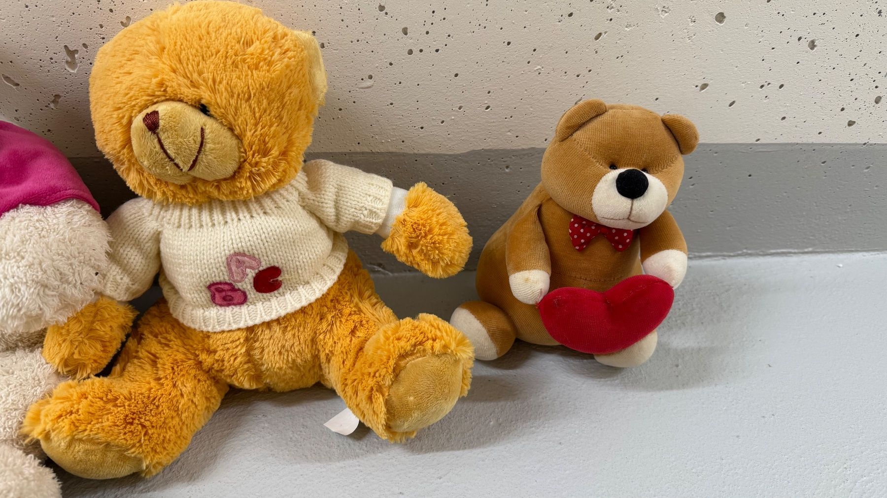 Jouets: 7 Teddy bears Gr. M and S – D'occasion à Wallisellen par S_lb 7