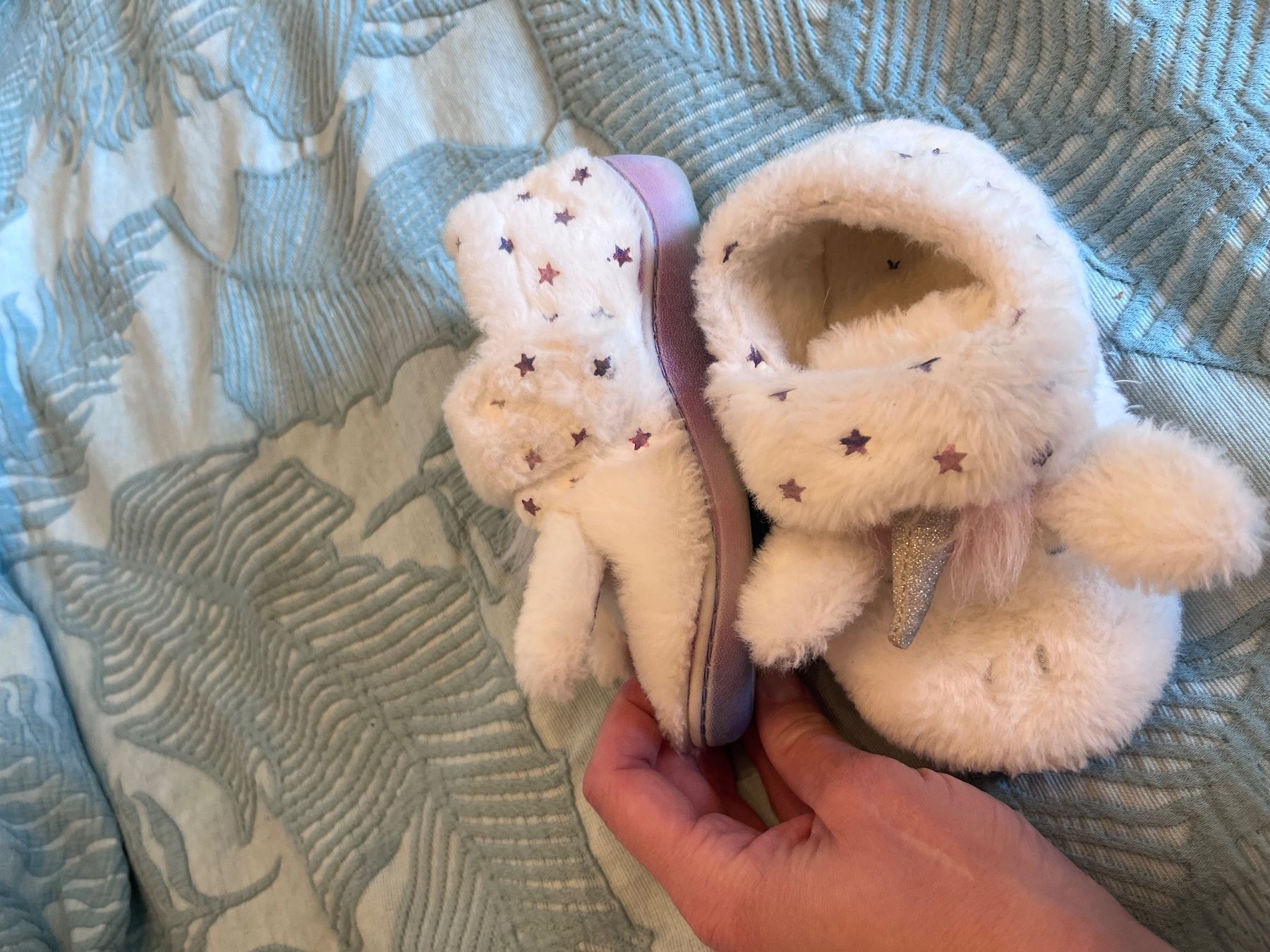 Schuhe für Jungen: Einhorn-Hausschuhe, Größe 25 – Gebraucht aus Umiken von deb_57xk 2