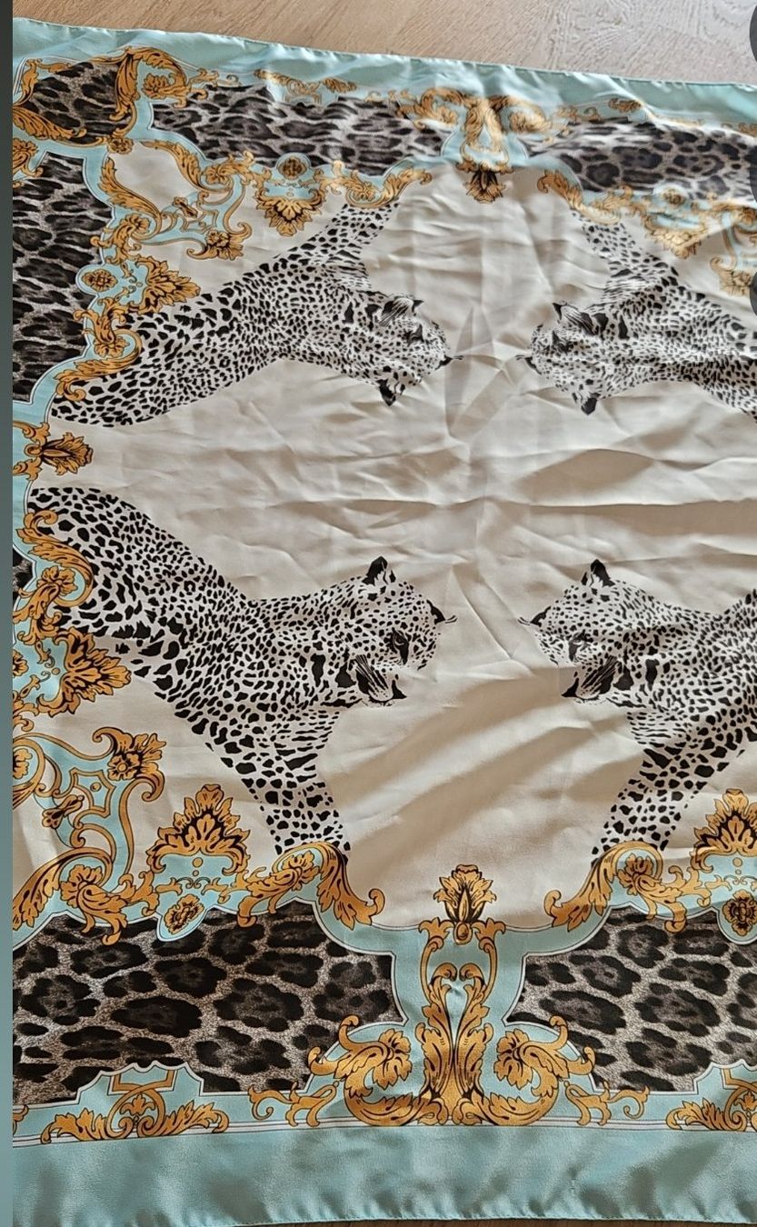 Foulards & écharpes: Wunderschönes Foulard – D'occasion à Suhr par jes_rtc9