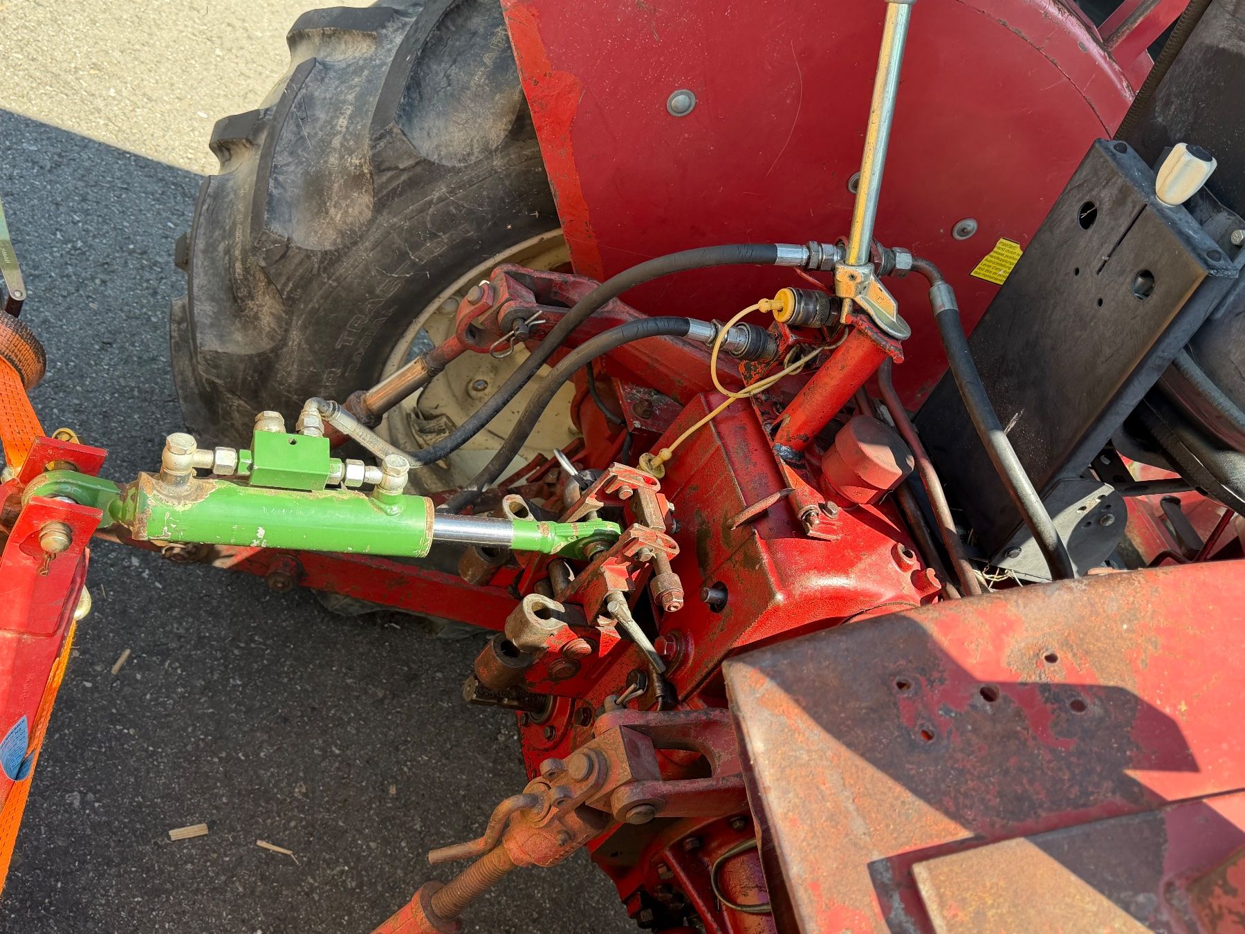 IHC Trattori: Traktor IHC 633,  Bj 1984 – Usato da Bottighofen venduto da Trompetchen 4