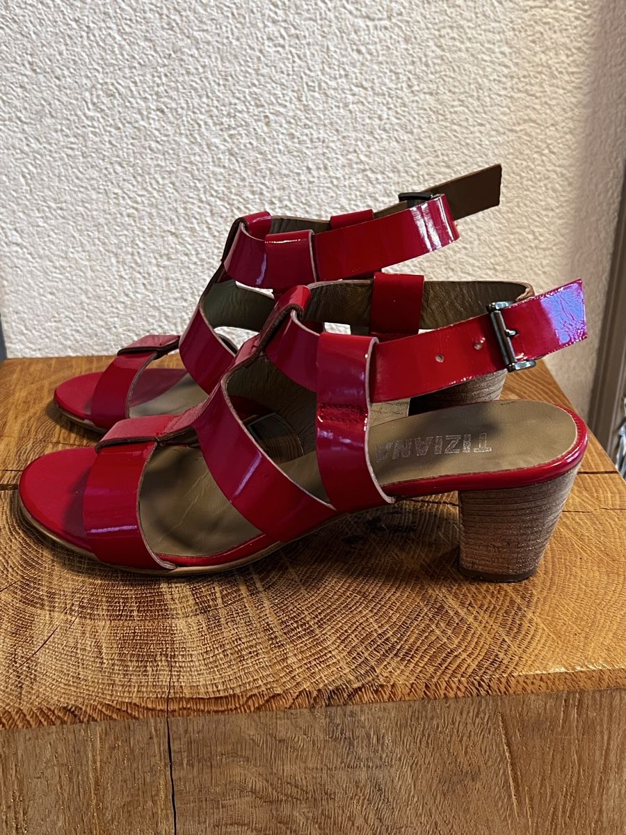 Scarpe da donna: Rote Tiziana  Lackleder Sandalen, Grösse 39 – Usato da Herznach venduto da Dalloway 1