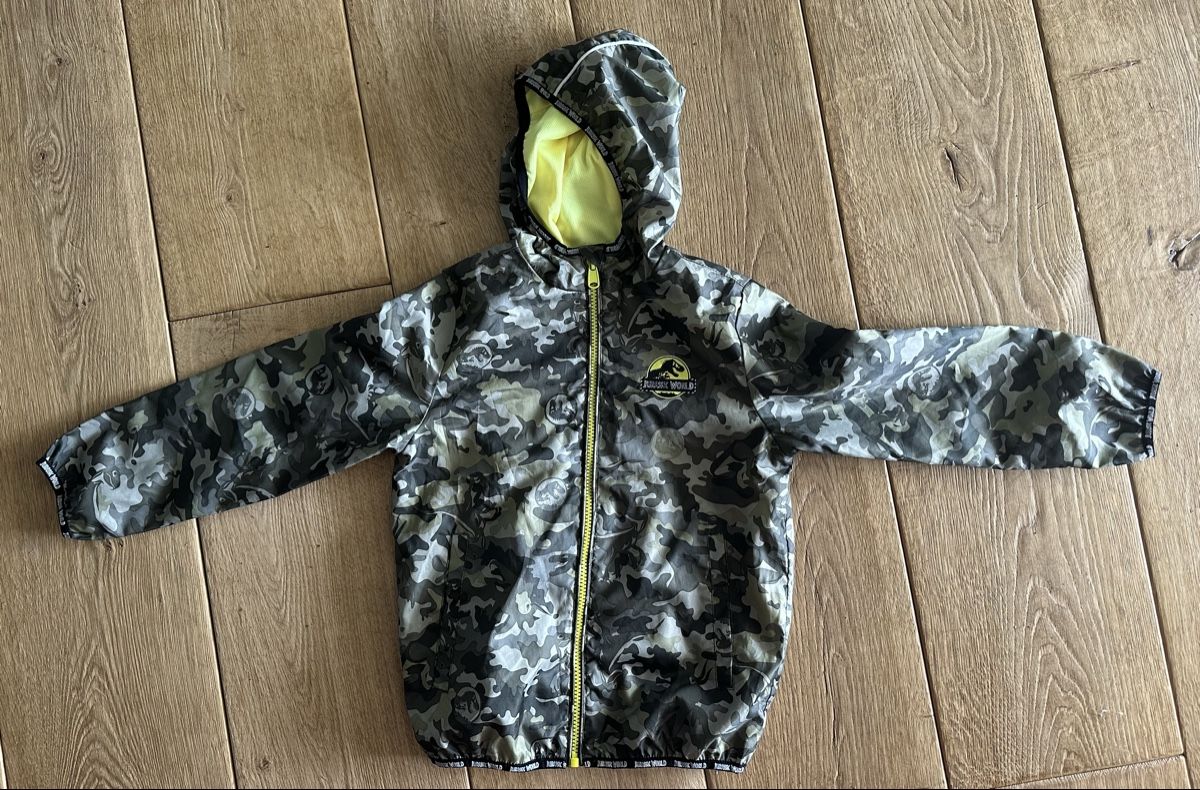 Jacken & Mäntel: Jurassic World Windjacke 128 – Gebraucht aus Boppelsen von Hello_Sun