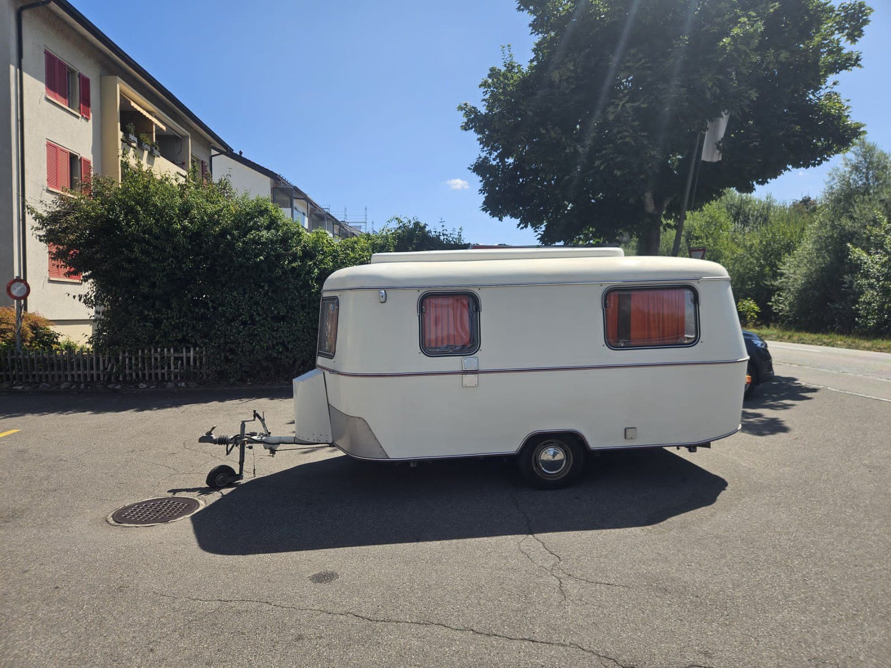 Eriba Veicoli da campeggio: Oldtimer Wohnwagen Scheunenfund Hymer Eriba Triton – Usato da Worb venduto da toyosuisse