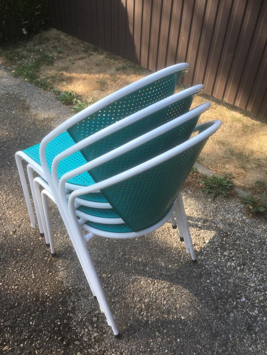 Sedie: Lot de 4 chaises empilables turquoise et blanc – Usato da St-Barthélemy VD venduto da trak98p 3