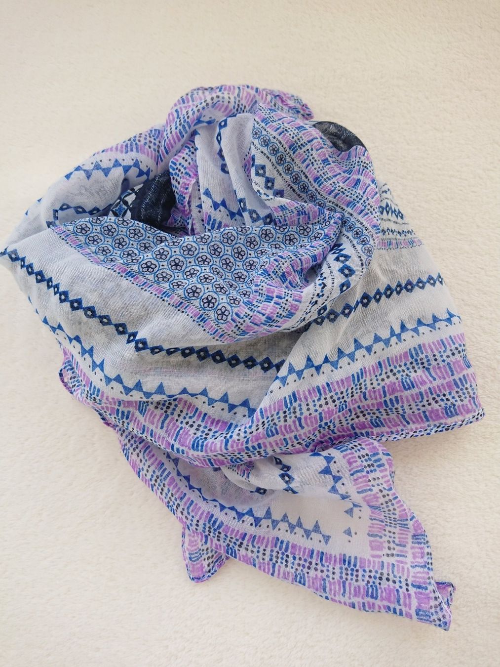 Foulard & Sciarpe: Damen Schal ca. 95cm x 95cm Blau Violette – Usato da Hallau venduto da CHACLA