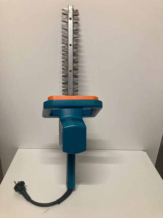 BLACK+DECKER Heckenschere 40V Max – 56 Cm Klinge, Schneidet Bis 3/4 Zoll, Vibrationsarm, Mit Akku