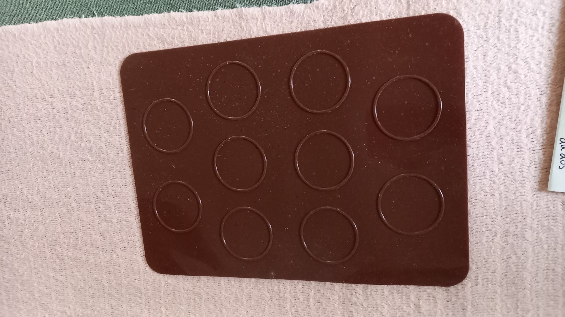Teglie da forno: Feuille de cuisson silicone, disques macarons - Neuf! – Nuovo (secondo la descrizione) da Yverdon-les-Bains venduto da Monique6 2