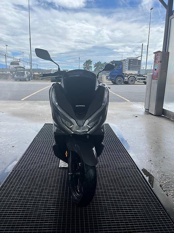 Honda Scooter: Honda PCX 125 – Usato da Renens VD venduto da ste_67dm