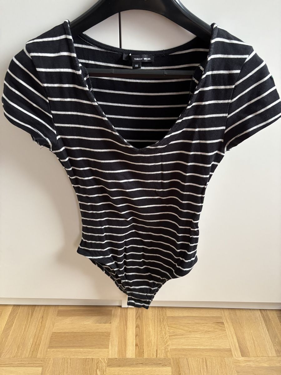 Tally Weijl T-shirt: T-Shirt – Usato da Basel venduto da rebecca_b