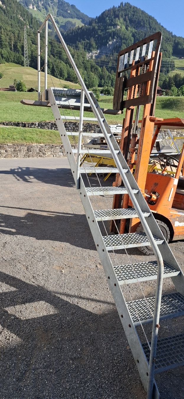 Scale: Treppe mit Podest und Geländer – Usato da Reichenbach i. K. venduto da Wskorpion