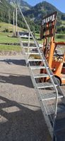 Treppe mit Podest und Geländer