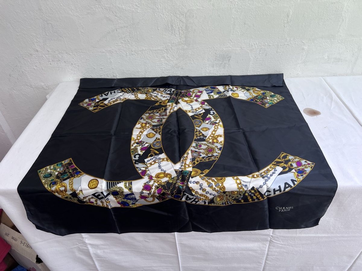 Chanel Foulards & écharpes: Chanel Tuch (37) – D'occasion à Glattfelden par brockischweiz 1