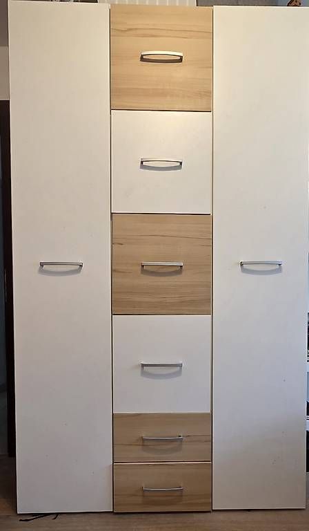 Schränke: Kleiderschrank – Gebraucht aus Baar von Famar5