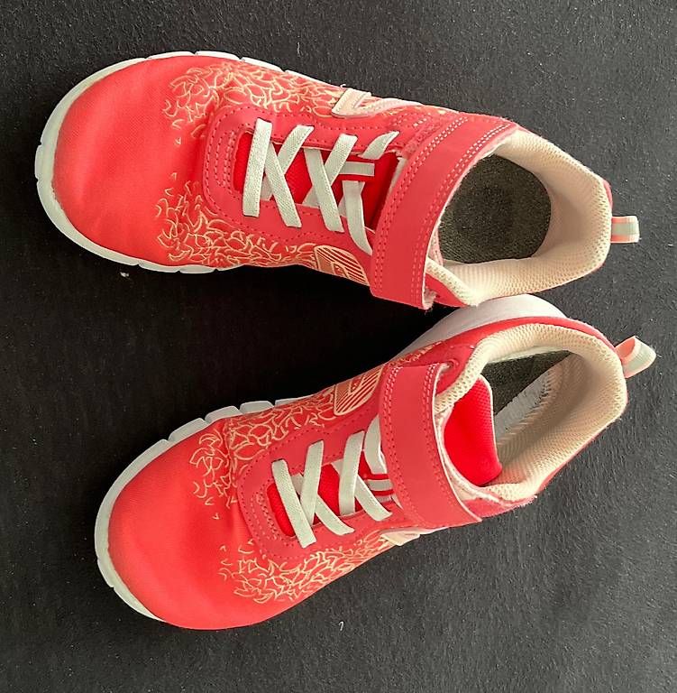 Scarpe per ragazze: Decathlon Hallenschuhe Gr.34 – Usato da Uetikon am See venduto da kun_6knp