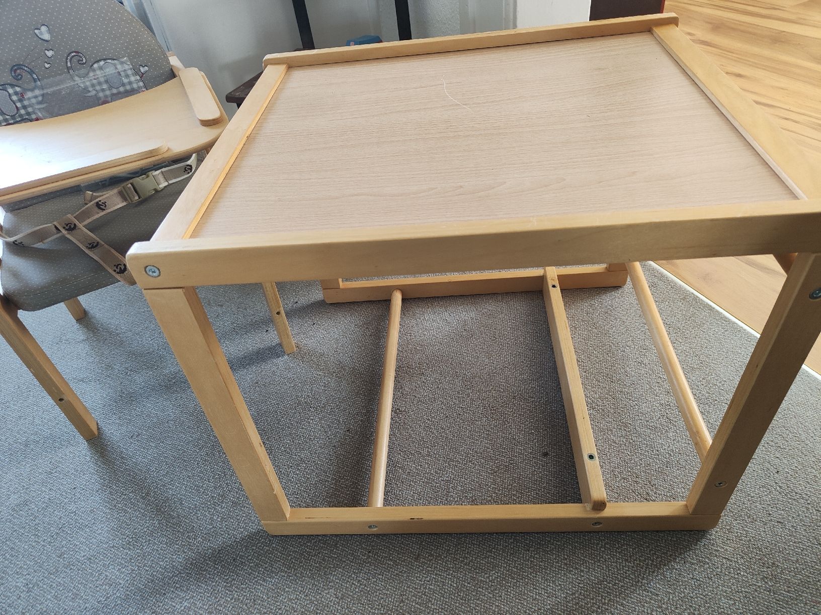 Set de table et chaises: Kinderstuhl+ Tisch  – D'occasion à Brugg AG par lut_zd56 1