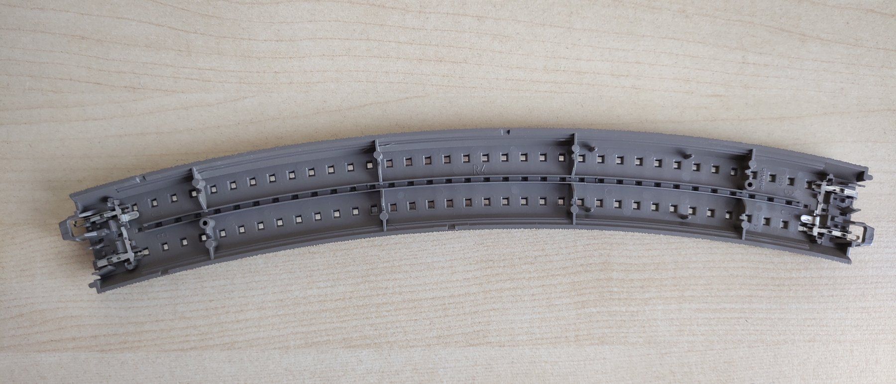 Trix Modelleisenbahnen: Trix C-Gleis 62430 gebogenes Gleis R4 – Gebraucht aus Münsingen von Rufer34 1
