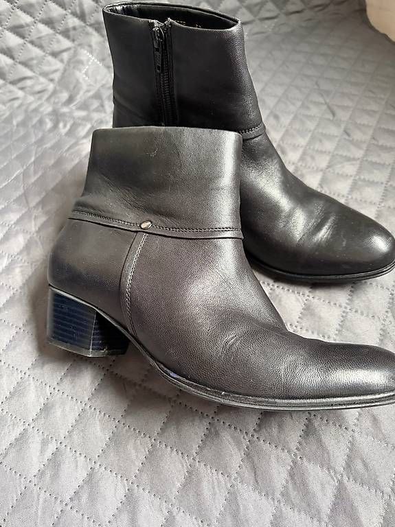 Scarpe da donna: Stiefelette schwarz, Gr 39 – Usato da Jonen venduto da Luzella 1