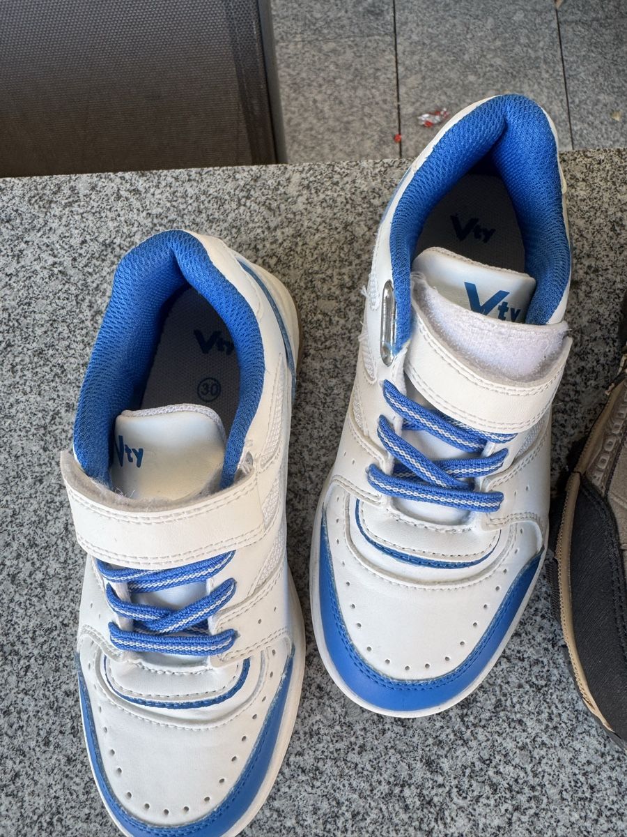 Schuhe für Jungen: Kinder Schuhe, Gr.30, Winterboots und Turnschuhe – Gebraucht aus Oftringen von Makeq 2