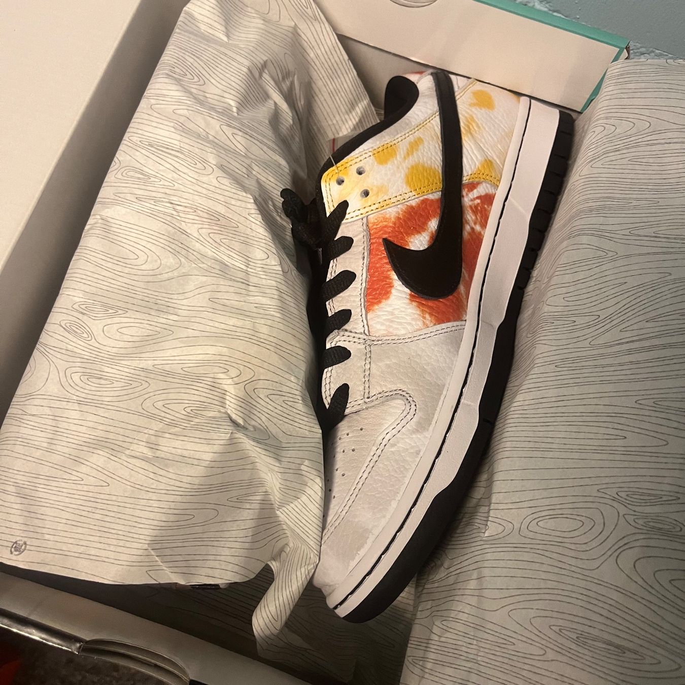 Nike Scarpe da uomo: Nike SB Dunk Low Raygun Tie-Dye – Nuovo (secondo la descrizione) da Winterthur venduto da LaBodega