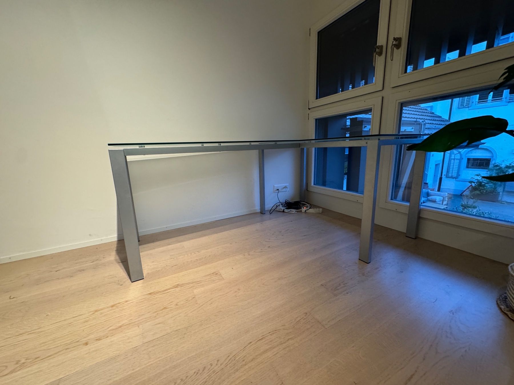 Interio Bureaux: Bürotisch aus Glas – D'occasion à Urdorf par flurin.doerig 1