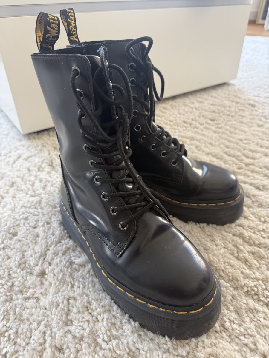 Dr. Martens Chaussures femmes: Dr. Martens Jadon Hi Platform Boots Size 38 – D'occasion à Zürich par 7b6s