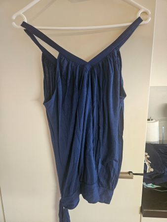 Trägeroberteil dunkelblau ohne Grösse & Namen (Gr. S?)