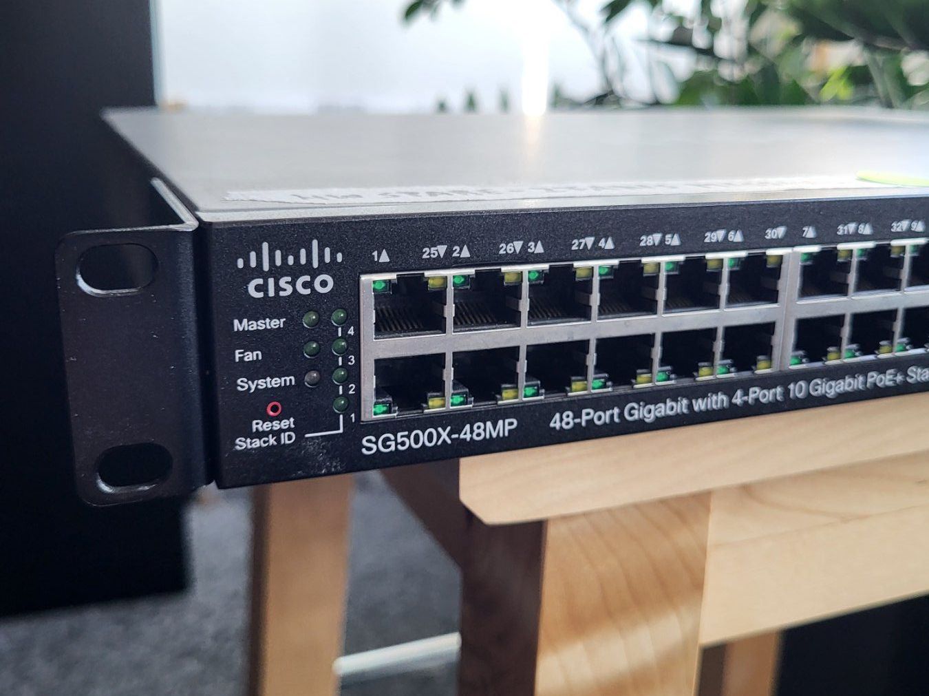 Cisco Hub & Switch: Cisco SG500X-48MP Switch – Usato da Rümlang venduto da Greenliff 2