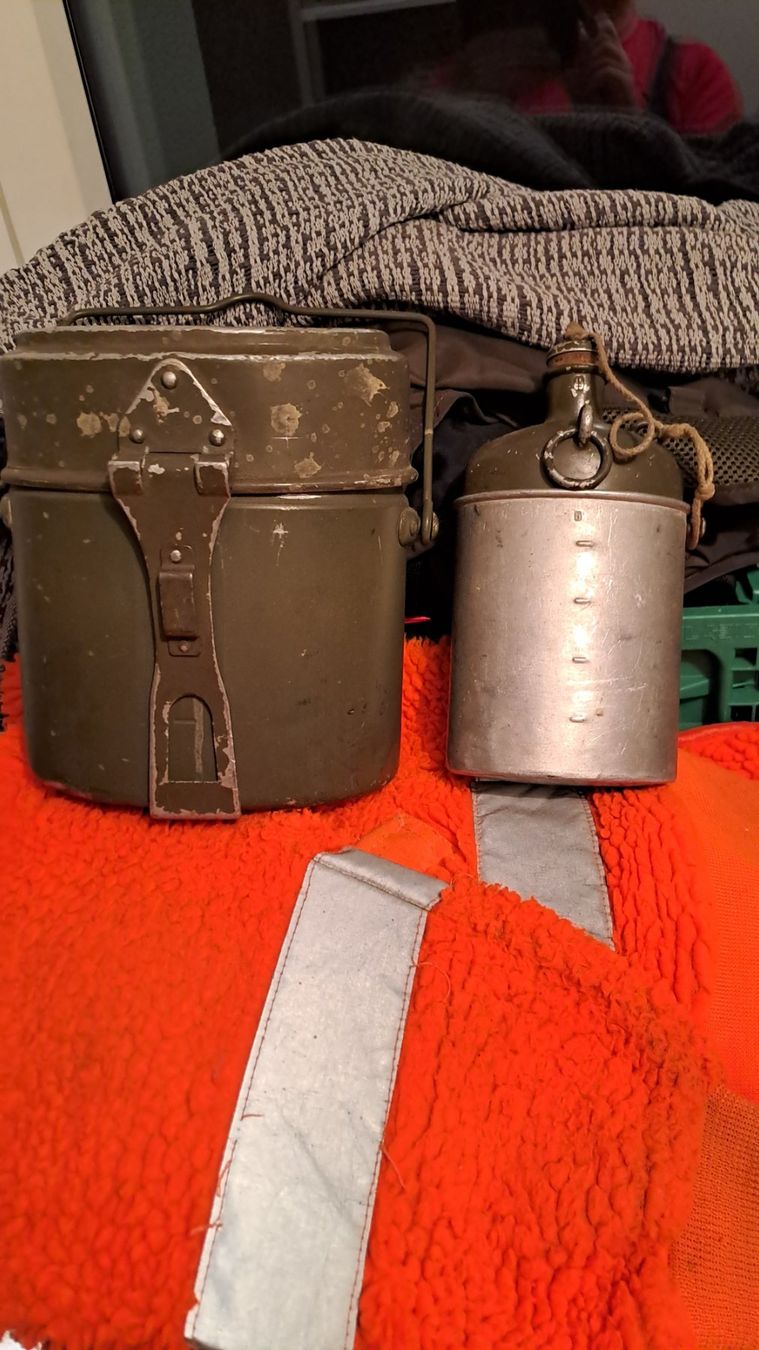 Schweizer Armee Ausrüstung & Ersatzteile: Original Schweizer Armeefeldflasche mit Gamelle – Gebraucht aus Schattdorf von quota1000
