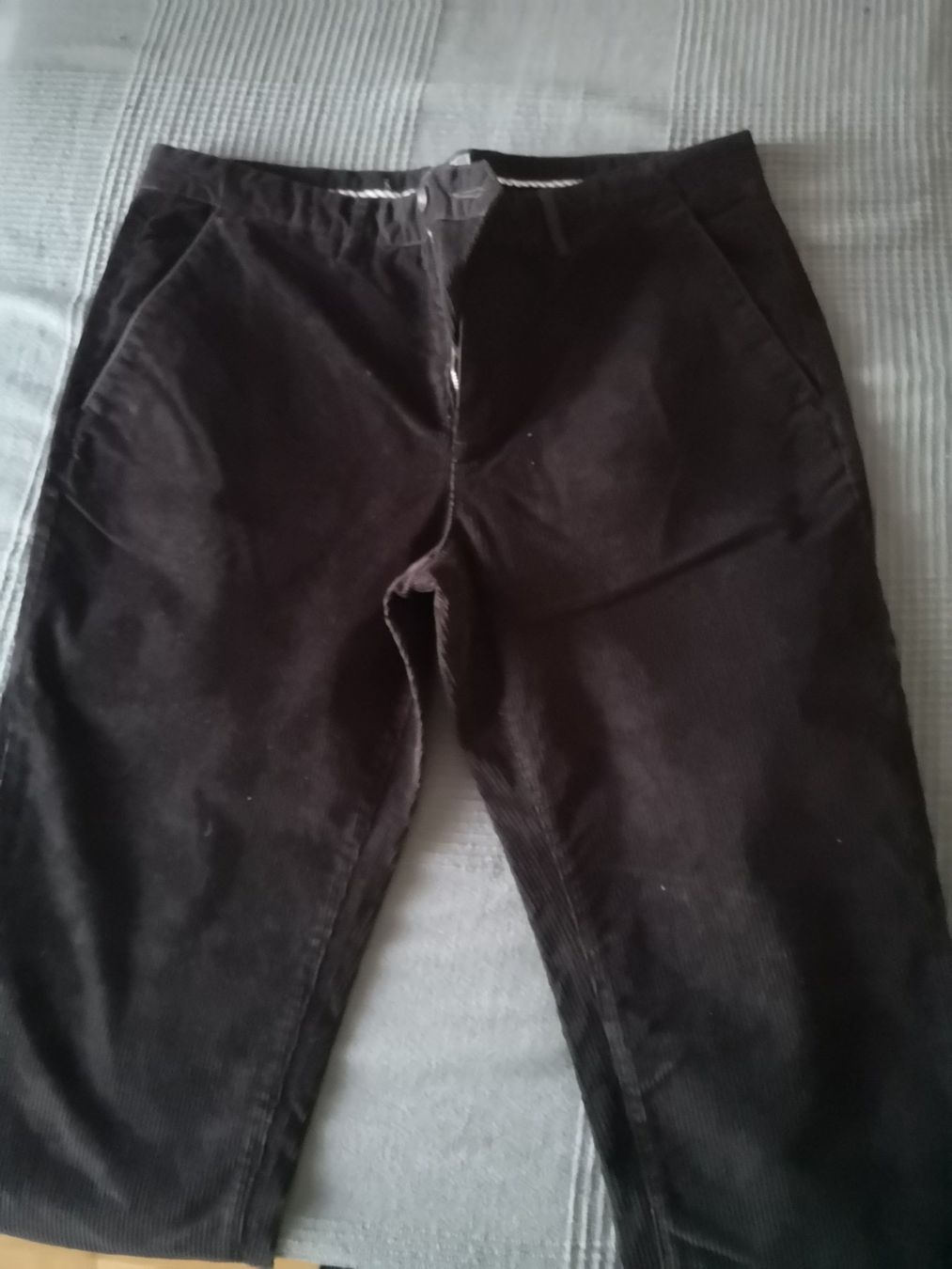 Pantaloni: 2 pantalons velours cotelés – Usato da neuchatel venduto da Mictou