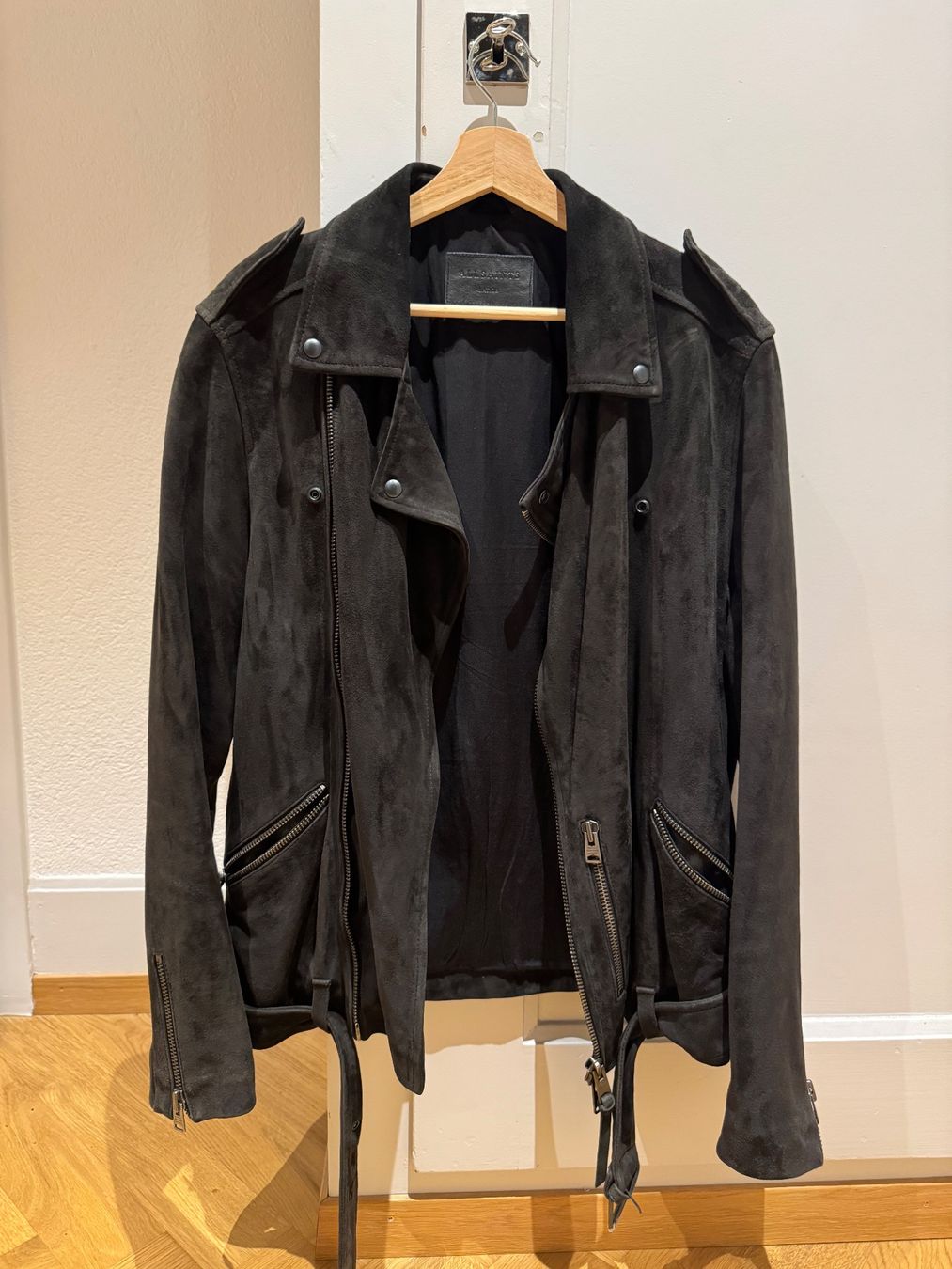 Allsaints Giacche: All Saints schwarze Wildlederjacke – Usato da Bern venduto da val_f82l