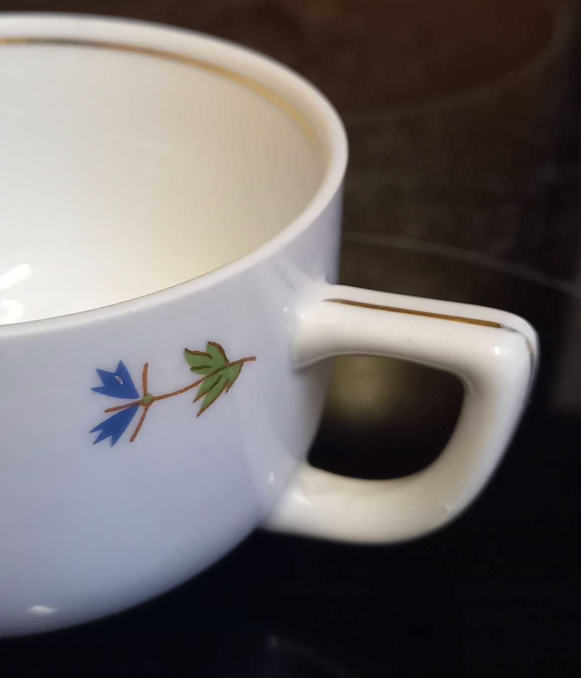 Tazze: Antike Tasse mit feinem Goldrand – Usato da Marbach LU venduto da Ilrebo 1