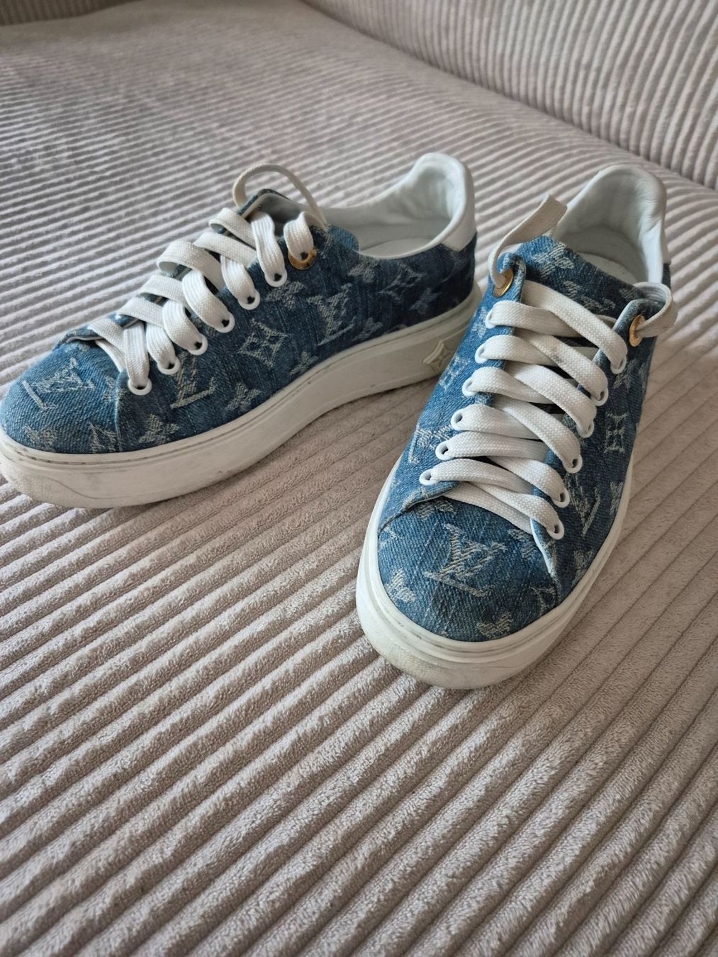 Louis Vuitton Scarpe da donna: Louis Vuitton Jeans sneakers Gr 36.5 – Usato da Opfikon venduto da clubcsl