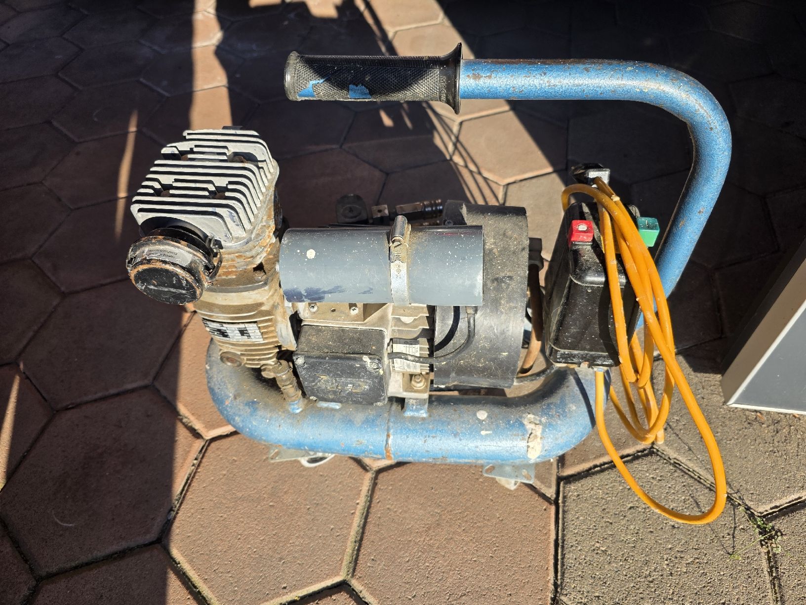 Compressori: Prematic Kompressor 1.4kW, 4l - Baustellenkompressor – Usato da Ennetbühl venduto da japtec