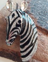 Tolle Zebra Brosche, silberfarbig und schwarz mit Strass