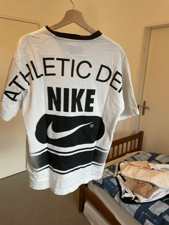 Nike T-Shirt Athletic Dept weiss schwarz guter Zustand