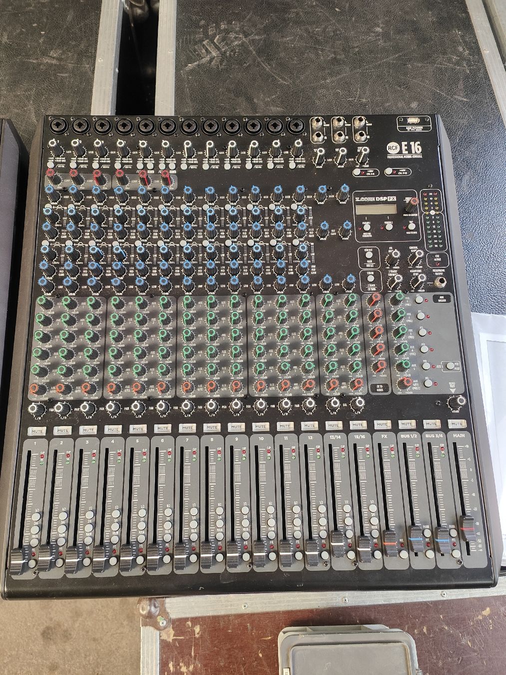 RCF Console di mixaggio: 2xRCF Mischpult  – Difettoso da Aesch LU venduto da Cubic 1