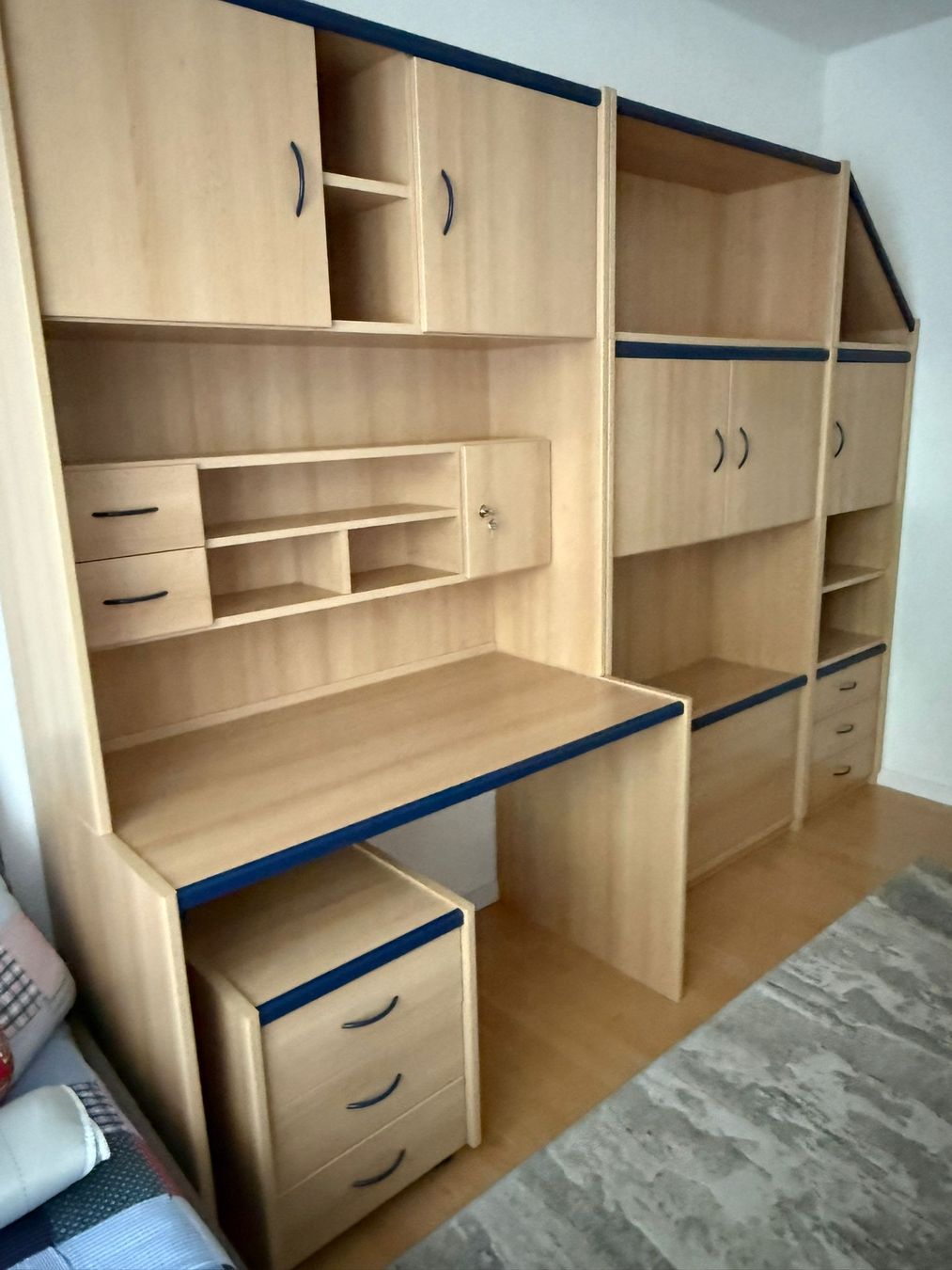 Schränke: Büromöbel Jugendmöbel – Gebraucht aus Ebikon von el_carpincho