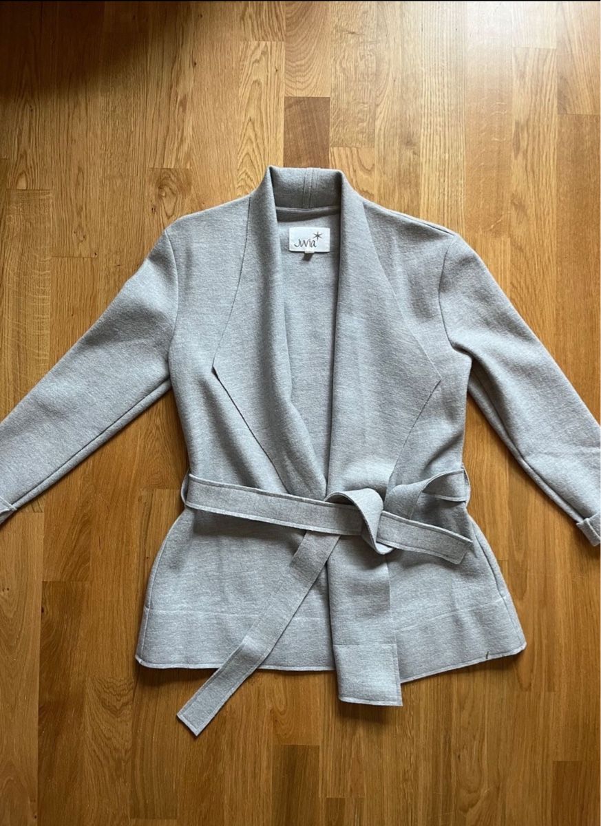 Giacche: Graue Jacke von Juvia – Usato da Kreuzlingen venduto da hae23
