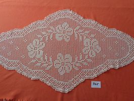 Tischdecke Handarbeit 100 cm. x 56 cm.