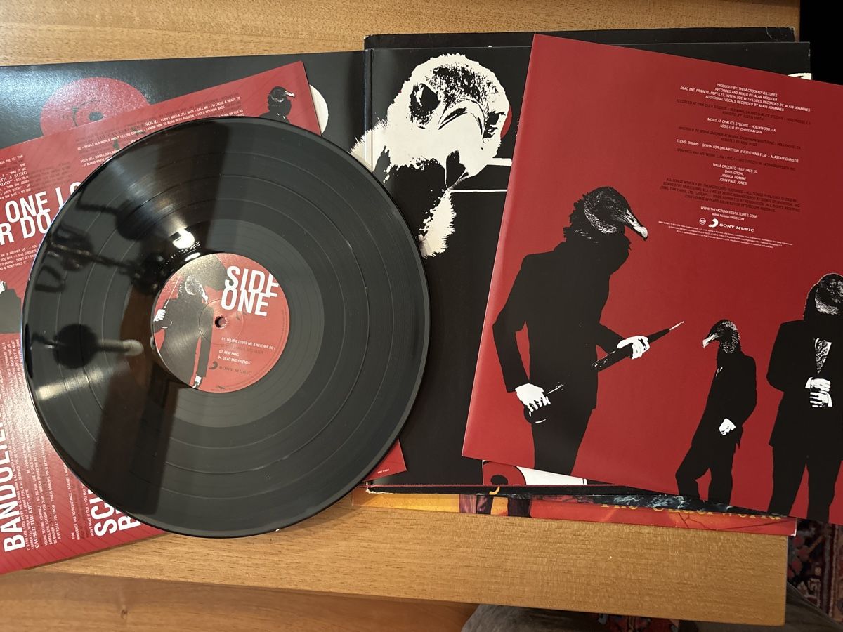Schallplatten: Them Crooked Vultures – Neu (gemäss Beschreibung) aus Uttwil von  2