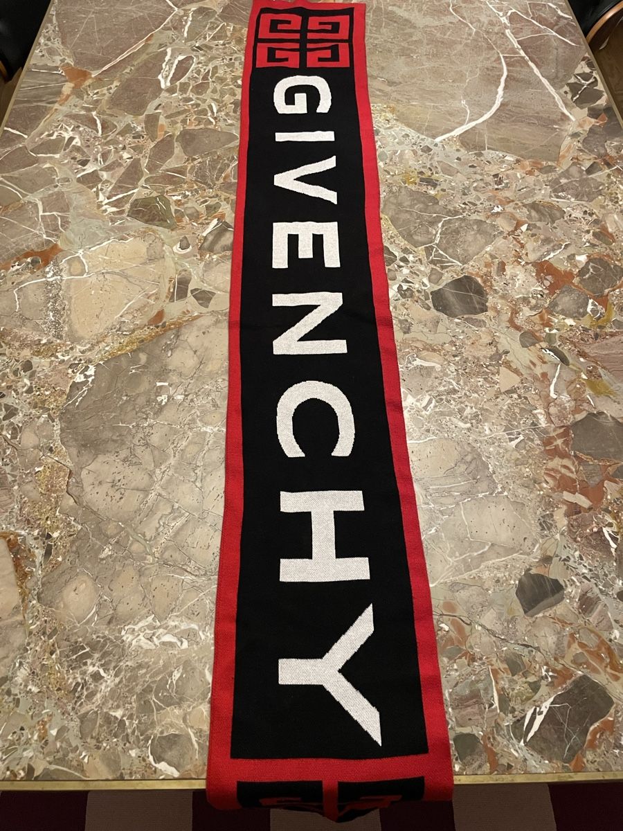 Givenchy Foulards, Tücher & Schals: Givenchy Wollschal Winter Accessoire, Original! – Gebraucht aus Ebikon von ade_m9fy 1
