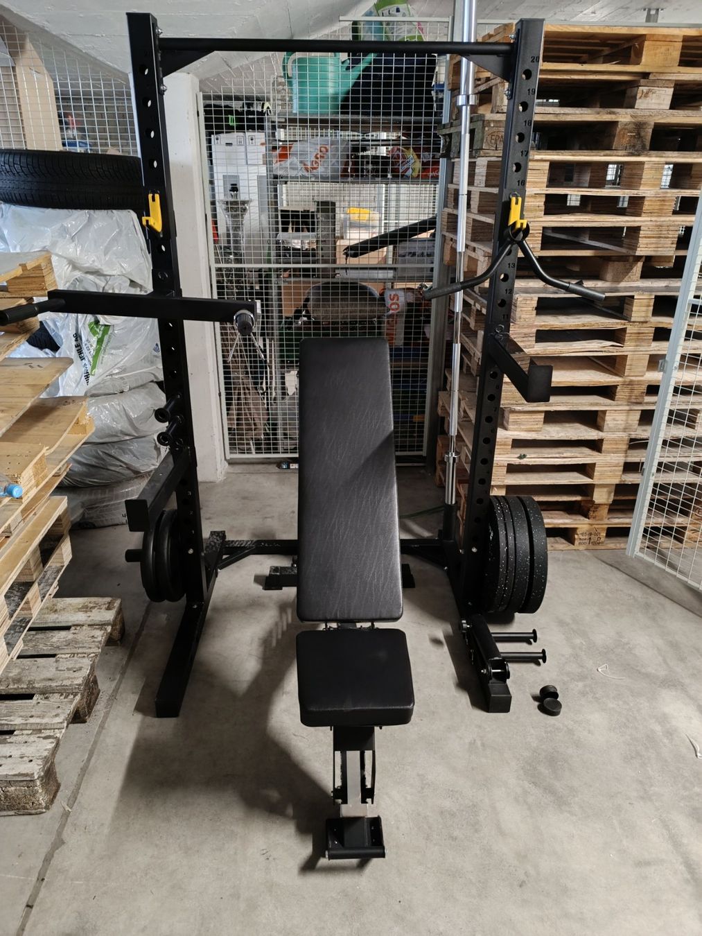 Hometrainer: Half open Rack, Langhantel, 100kg Plates, Verstellbar Bench – Neu und originalverpackt aus Volketswil von Fsladek