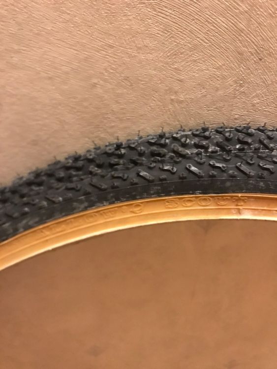 Pneus & Kompletträder: Pneu Reifen, Swallow Scout, 28 Zoll, 37-622, 700 x 35C – Gebraucht aus Altdorf UR von  2