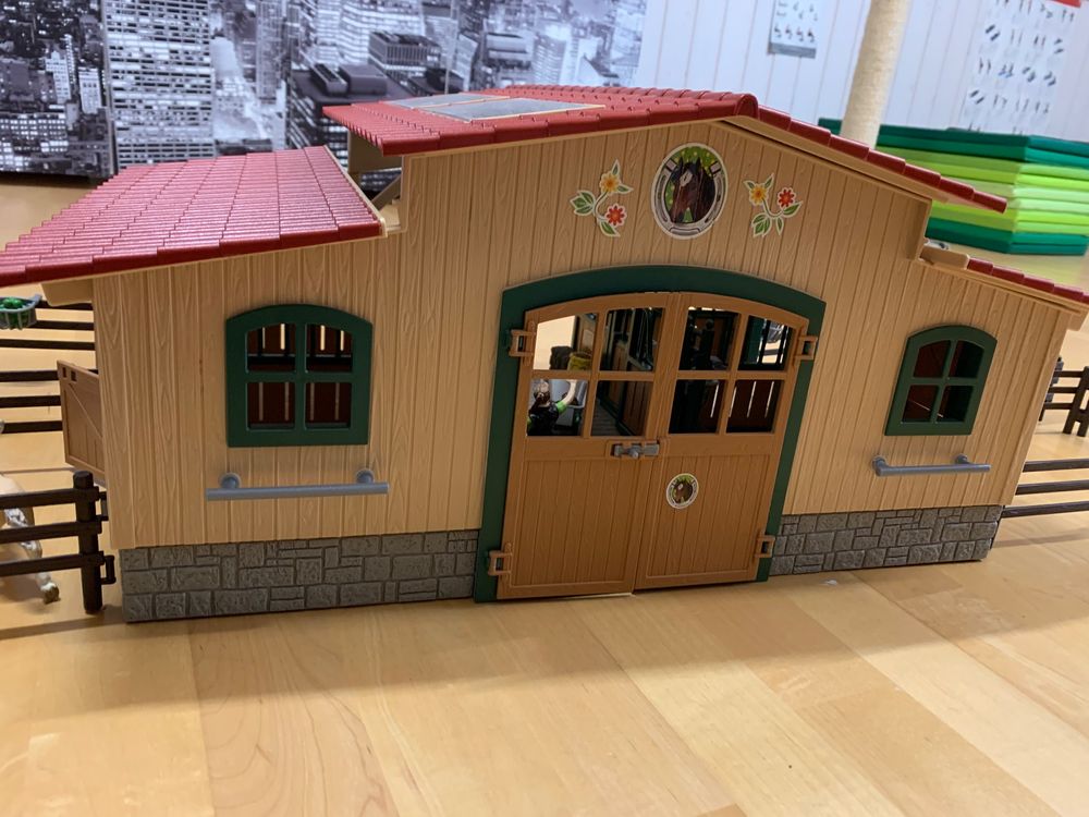  Foto zu Schleich Pferdehof inkl. Pferde und Zubehör 