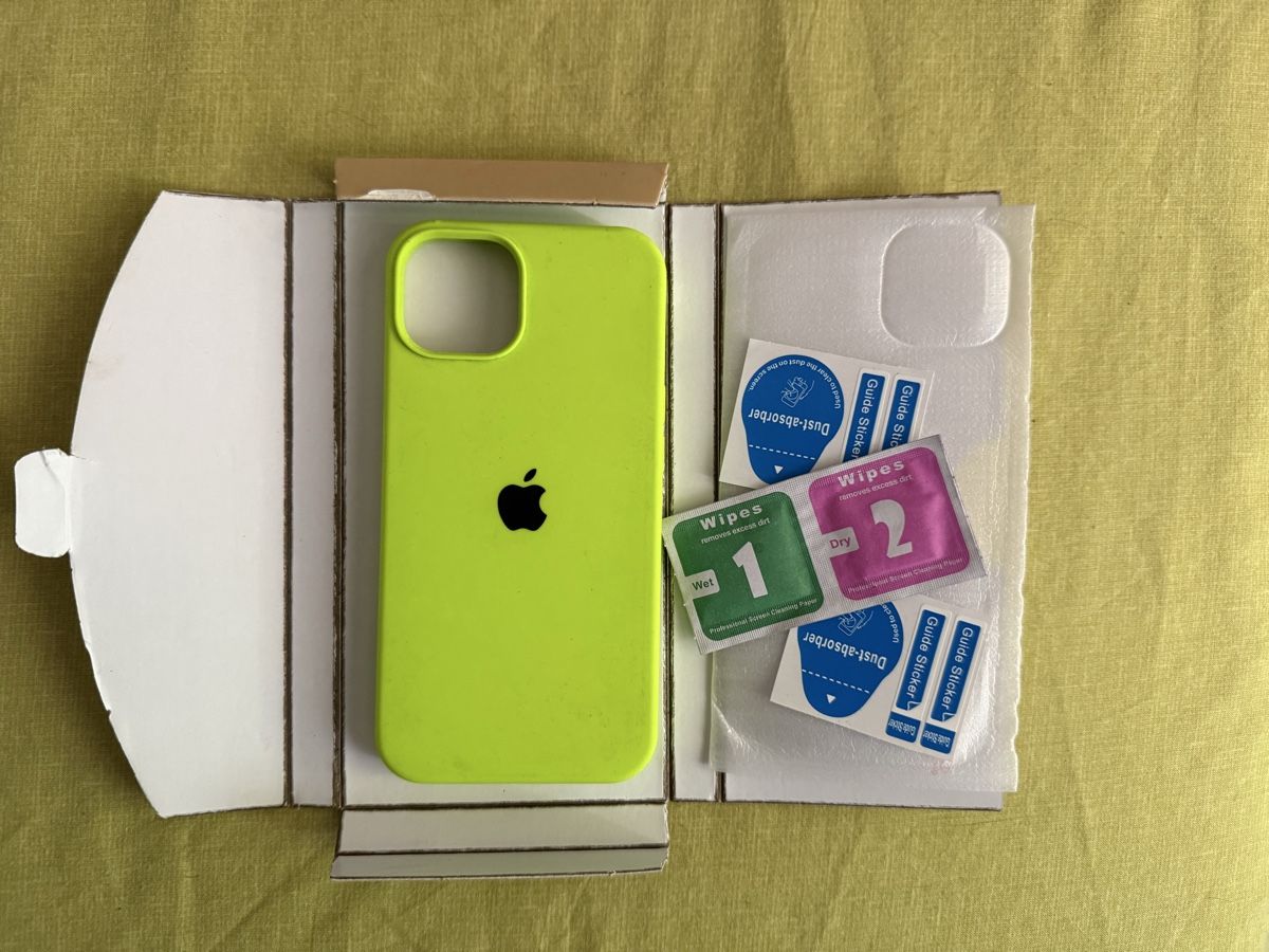 Apple Telefoni cellulari / Smartphones: Apple iPhone 14 case + protector – Usato da Zürich venduto da juanjoch