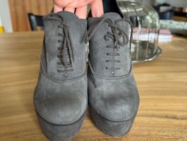 ALAIA Stiefeletten grau Wildleder Schnürung Plateau 37