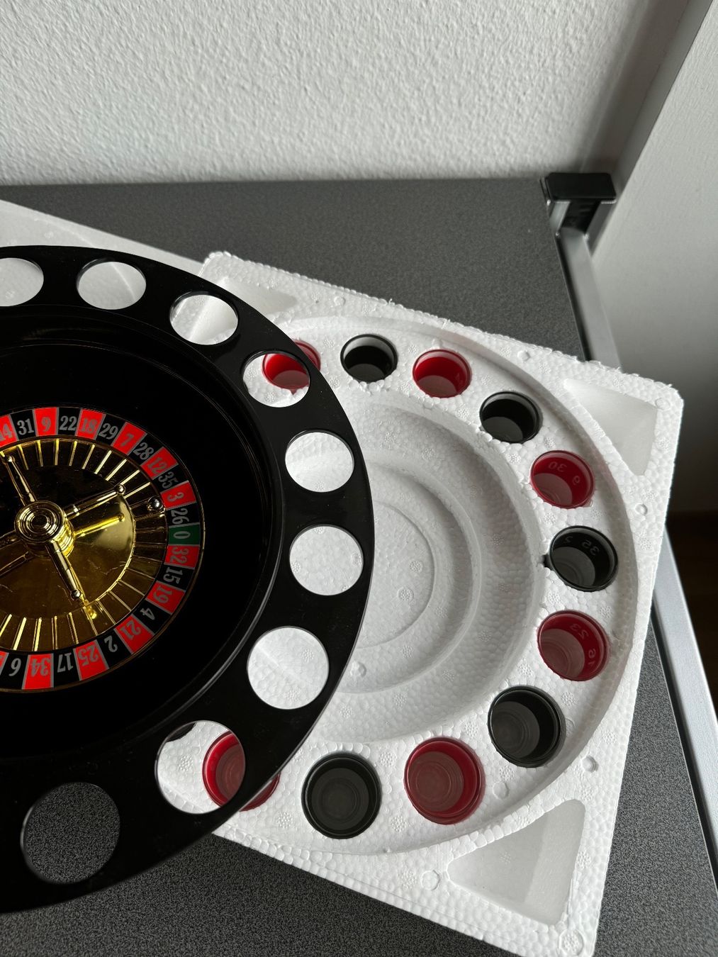 Giochi: Roulette Trinkspiel mit 16 Gläsern – Nuovo (secondo la descrizione) da Bern venduto da Zenithar 2