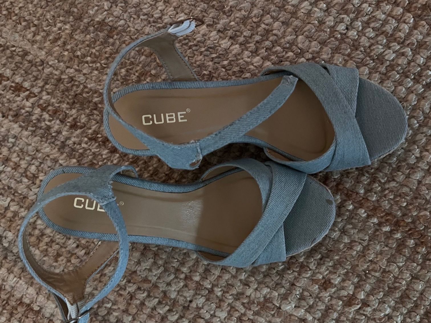 Scarpe da donna: Sandales talons compensés en jean – Usato da Pully venduto da sunaddict 2
